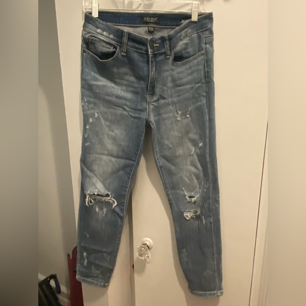 Judy Blue Cropped Jean. Distressed/ Relax Fit